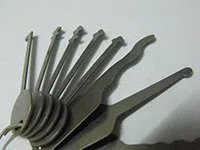 Lock Locksmith Tech Louisville, KY 502-430-2338 - change-locks-service