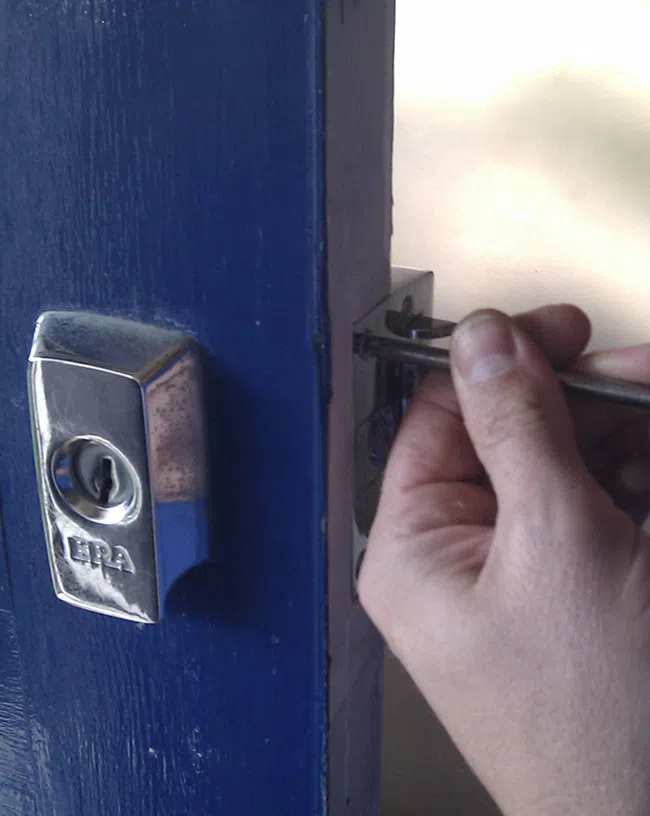 Lock Locksmith Tech Louisville, KY 502-430-2338 - locksmith-service