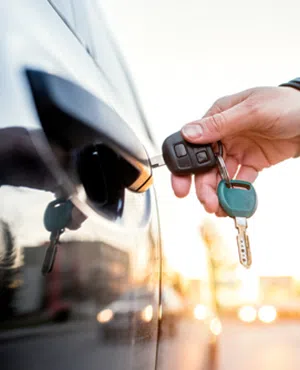 Lock Locksmith Tech Louisville, KY 502-430-2338 - unlock-car